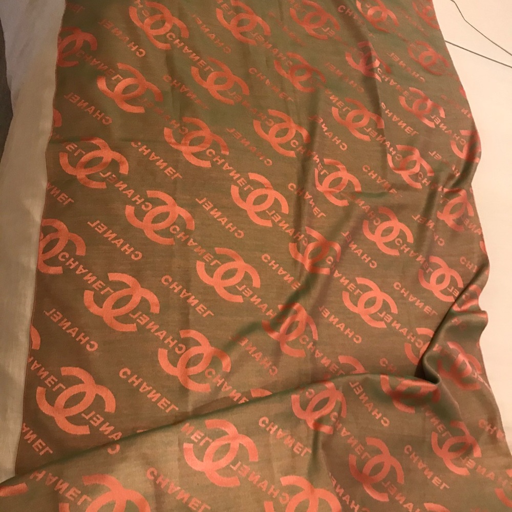 Chanel-Not sure of authenticity as it was a gift.